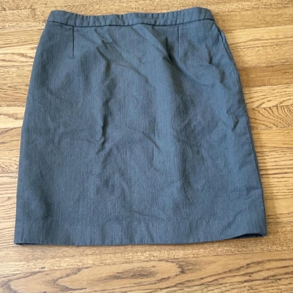 Vintage Grey Burberry mini skirt (pencil skirt) with zipper and button closure